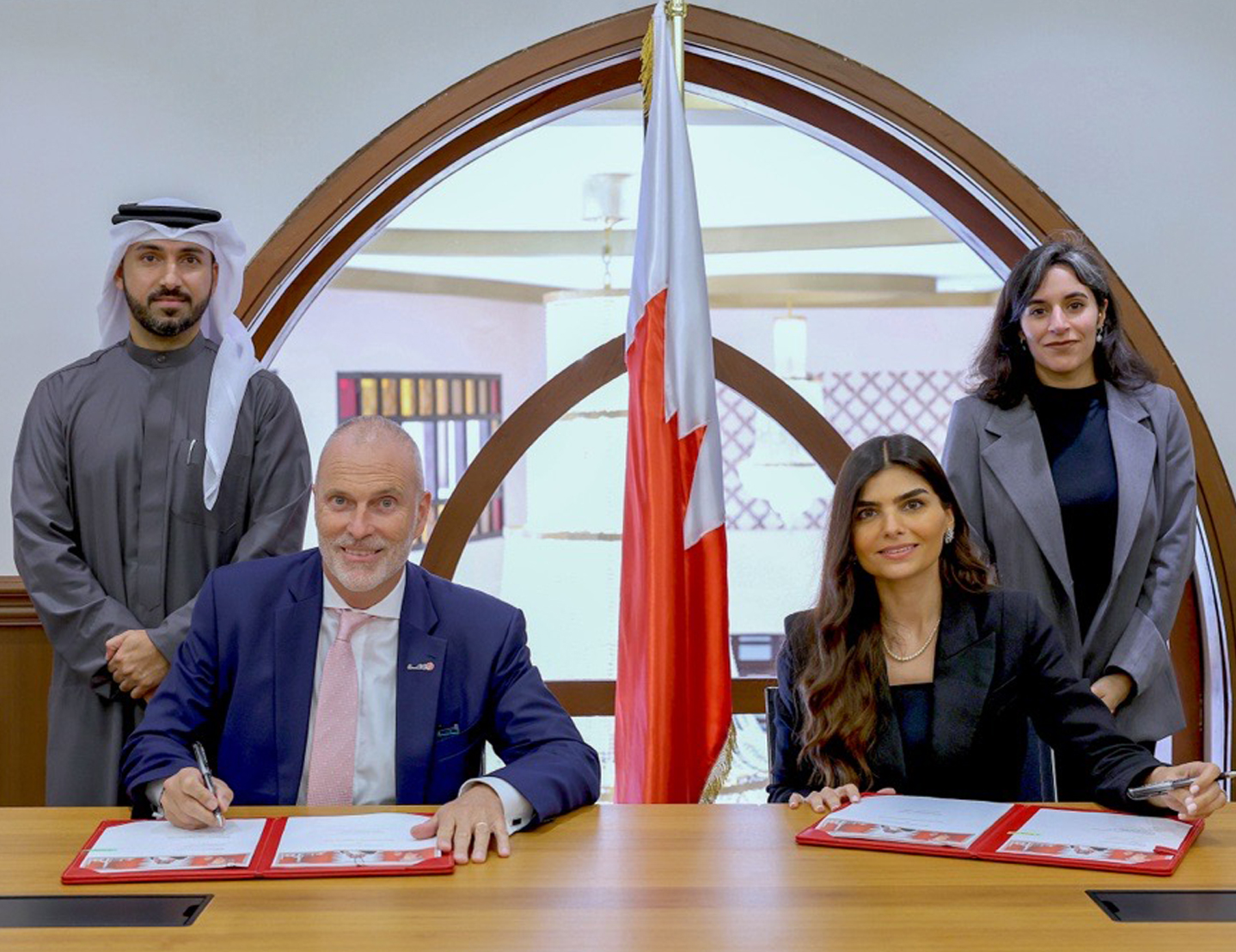 السياحة” توقع اتفاقية مع “إدامة” لإدارة مشروع الواجهة البحرية لساحل قلالي